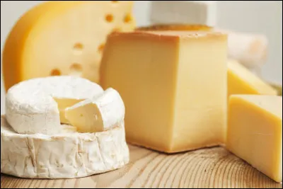 À partir de quel lait était traditionnellement réalisée la mozzarella ?