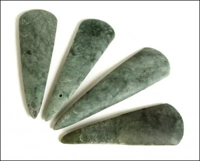 Où ont été produites ces haches en jadéite ?