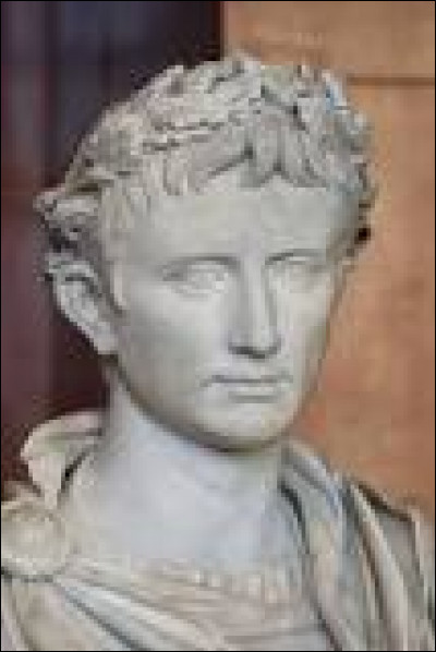 Quelle date inaugure le début du principat et l'accession au pouvoir d'Auguste, premier empereur romain ?