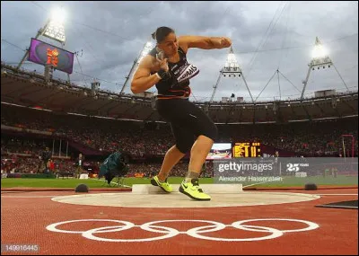 Quel est le record olympique du lancer de poids masculin (engin de 7 kg 260)
