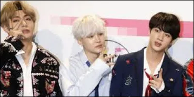 Qui est le plus âgé ? 
Il est représenté sur cette image.