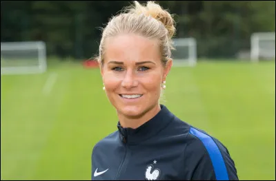 En 2007, Amandine Henry signe dans un club de première division. Lequel ?