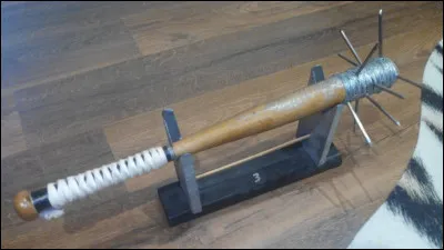 Avec quoi Steve, Jonathan et Nancy ont-ils réussi à tuer la bête ?