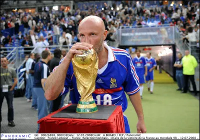 Défenseur central il remplace Laurent Blanc suspendu, en finale, face au Brésil :