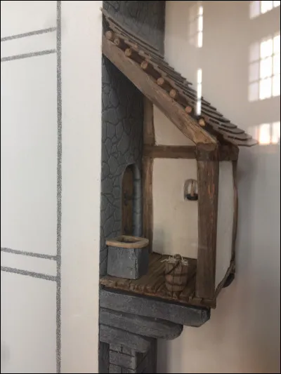 Comment appelait-on les toilettes au Moyen Âge ?