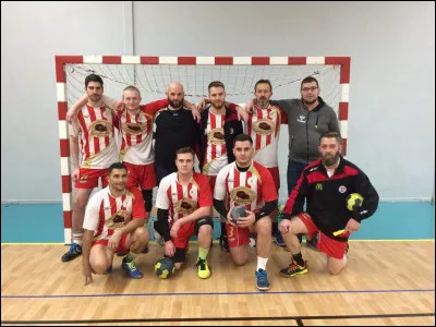 Lors de cette saison 2019-2020, &agrave; quelle place se classait, avant l'arr&ecirc;t des championnats, l'&eacute;quipe 2 des +16 masculins de l'entente Lacs Champagne HB qui jouait en championnat de l'Aube ?