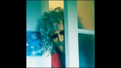 Un vieux monsieur te drague / drague ta copine (ou ton copain) :