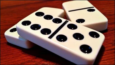 Combien y a-t-il de pièces dans un jeu de dominos ?