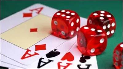 Quel jeu se joue avec des cartes ou avec des dés ?