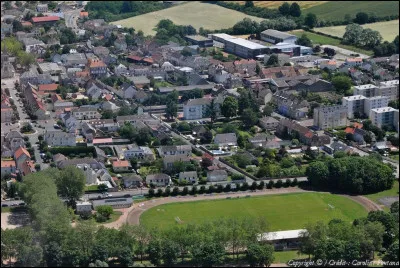 Ville de la Nièvre, située dans la périphérie de Nevers en bordure de la Loire, née au XIXe siècle de l'industrie métallurgique :