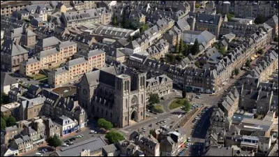 Ville normande, située dans le Bocage normand, deuxième ville du département de l'Orne :