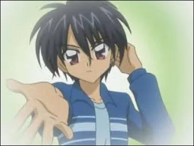 Chanteur du groupe Ships, c'est un garçon au caractère bien trempé, toujours à embêter Kilari.