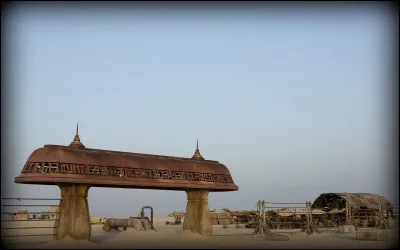 Quel est le nom de l'avant-poste sur Jakku où Unkar Plutt tient son échoppe ?