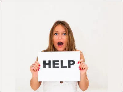 Lorsqu'une personne inconnue te demande de l'aide, que fais-tu ?