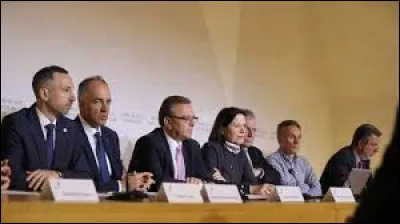 Cochez le nom de ses membres en 2020.