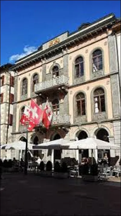 Passons au législatif, par quel Conseil est-il représenté ?