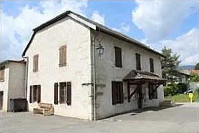 Commune d'Auvergne-Rhône-Alpes, dans l'arrondissement de Gex, Pougny se situe dans le département ...