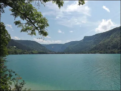 Dans quel pays est situé le plus vaste lac d'Europe, le lac Balaton ?