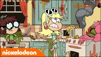 Lincoln est née entre quelles surs Loud ?