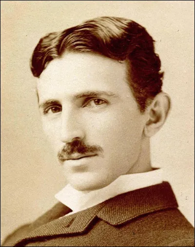 Qui est ce scientifique autrichien naturalisé américain, inventeur de l'alternateur ?
 Son nom est donné à l'unité internationale d'induction électromagnétique, mort en 1943.