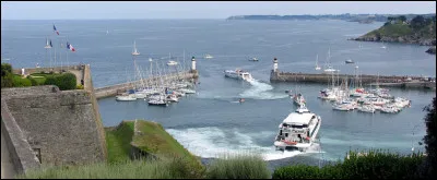 Le détroit qui sépare le Labrador et Terre-Neuve a pour nom...