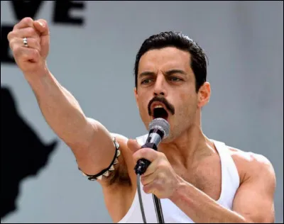 Quel groupe a chanté "I'm in love with my car" ? (Je suis amoureux de ma voiture)