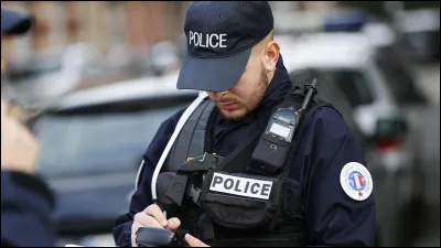 Un policier t'arrête dans la rue et te demande ton attestation (tu viens de remarquer que tu ne l'as pas !)
Que fais-tu ?