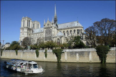Dans quel édifice religieux parisien a été célébrée la traditionnelle messe du Vendredi saint, le 10 avril 2020 ?
