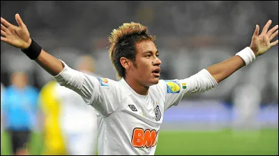 Combien de buts Neymar a-t-il inscrit à Santos ?