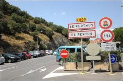 Nous sommes dans les Pyrénées-Orientales, à l'entrée du Perthus. Nous nous trouvons dans l'ancienne région ...