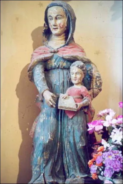 Que montre cette statue datant du XIIe siècle ?