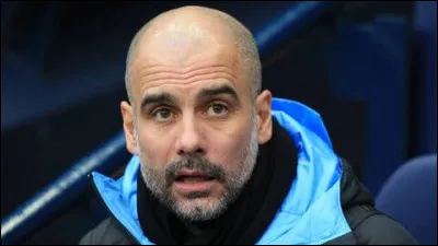 Comment s'appelle cet entraîneur ?