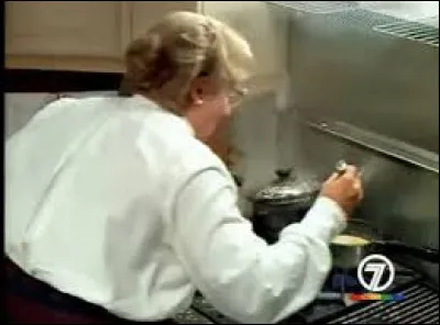 Pendant qu'elle faisait la cuisine, que crame Mme Doubtfire ?