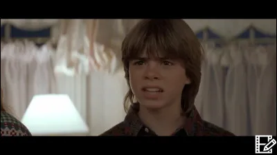 Comment Christopher va découvrir que Mme Doubtfire n'est pas la femme qu'il croyait ?