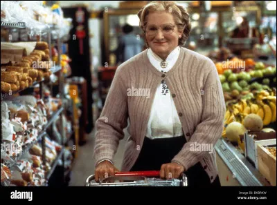 Qu'a perdu Mme Doubtfire chez elle quand cette dernière a reçu la visite de l'assistante sociale et que madame Doubtfire dit au camion de freiner en disant « chauffard ! » ?