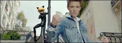 Comment s'appelle son chat ?