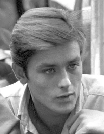 Qui a chanté en duo avec Alain Delon ?