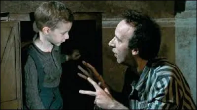 Où Guido a caché Josué pendant la guerre en lui disant de rester ici jusqu'à ce qu'il n'entende plus de bruit ?