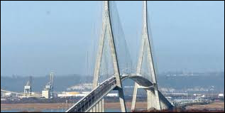 Lequel de ces cours d'eau le pont de Normandie franchit-il ?