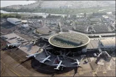 Hors Paris, quel est l'aéroport de France classé à la première place en terme de trafic passagers(en 2019)?