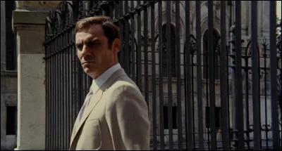 Dans ce film italien, le chef de la section criminelle de la police assassine sa maîtresse et manipule l'enquête en l'orientant sur lui : il s'agit de ...