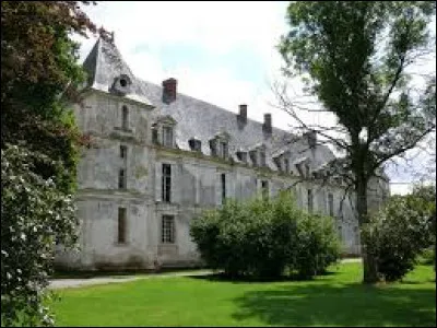 Je vous emmène dans la Somme à la découverte du château de Thoix. Nous sommes en région ...