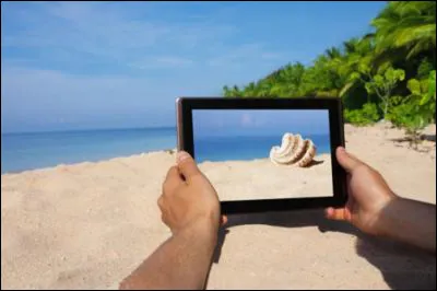 Je suis à la fois dans "Il était une fois Hollywood" et "Shutter Island". Je suis...