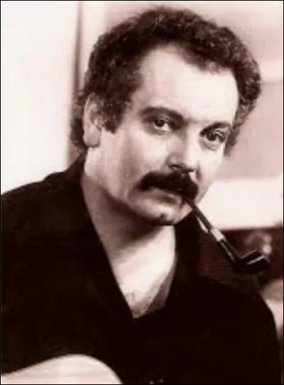 ''Le Mécréant'' est un titre de Georges Brassens. Quel mot arabe désigne les athées et ceux qui ont une croyance autre que l'islam ?