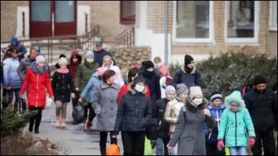 A propos du Bélarus, signalons tout de même que le président Loukachenko déclare que "cette épidémie n'est qu'une psychose" et que le pays sera guéri par... (Complétez !)