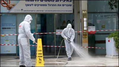 Israël > Dans une banlieue surpeuplée de Tel-Aviv, une communauté composant 10 % de la population (ne) représente (que) [quel pourcentage ?] des contaminés : laquelle ? pourquoi ?