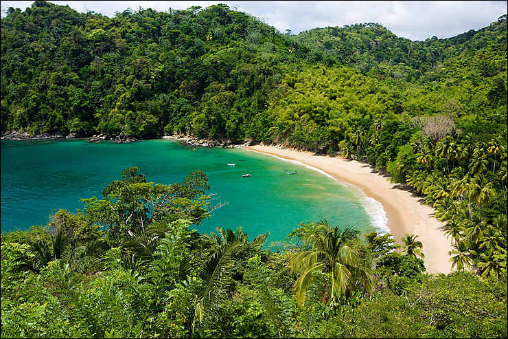 Trinidad-et-Tobago est une île côtière située au large...