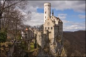 La principauté du Liechtenstein est un état limitrophe à...