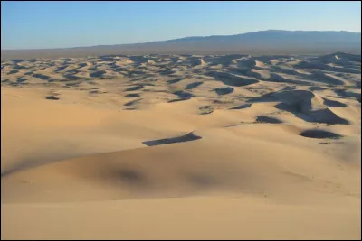 Le désert de Gobi est à cheval sur...