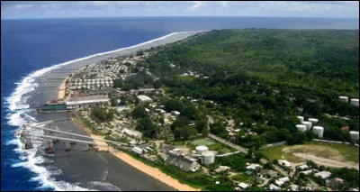 L'île de Nauru est située près...